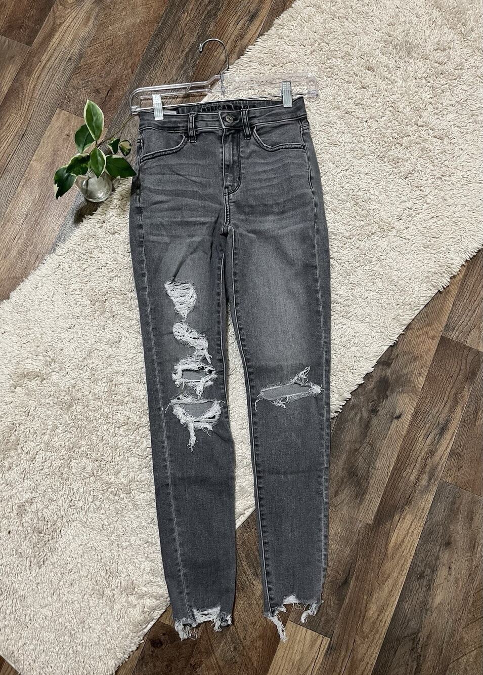 American Eagle 0 Gray Whiskered Distressed Super High-Rise Jegging Skinny Jeans